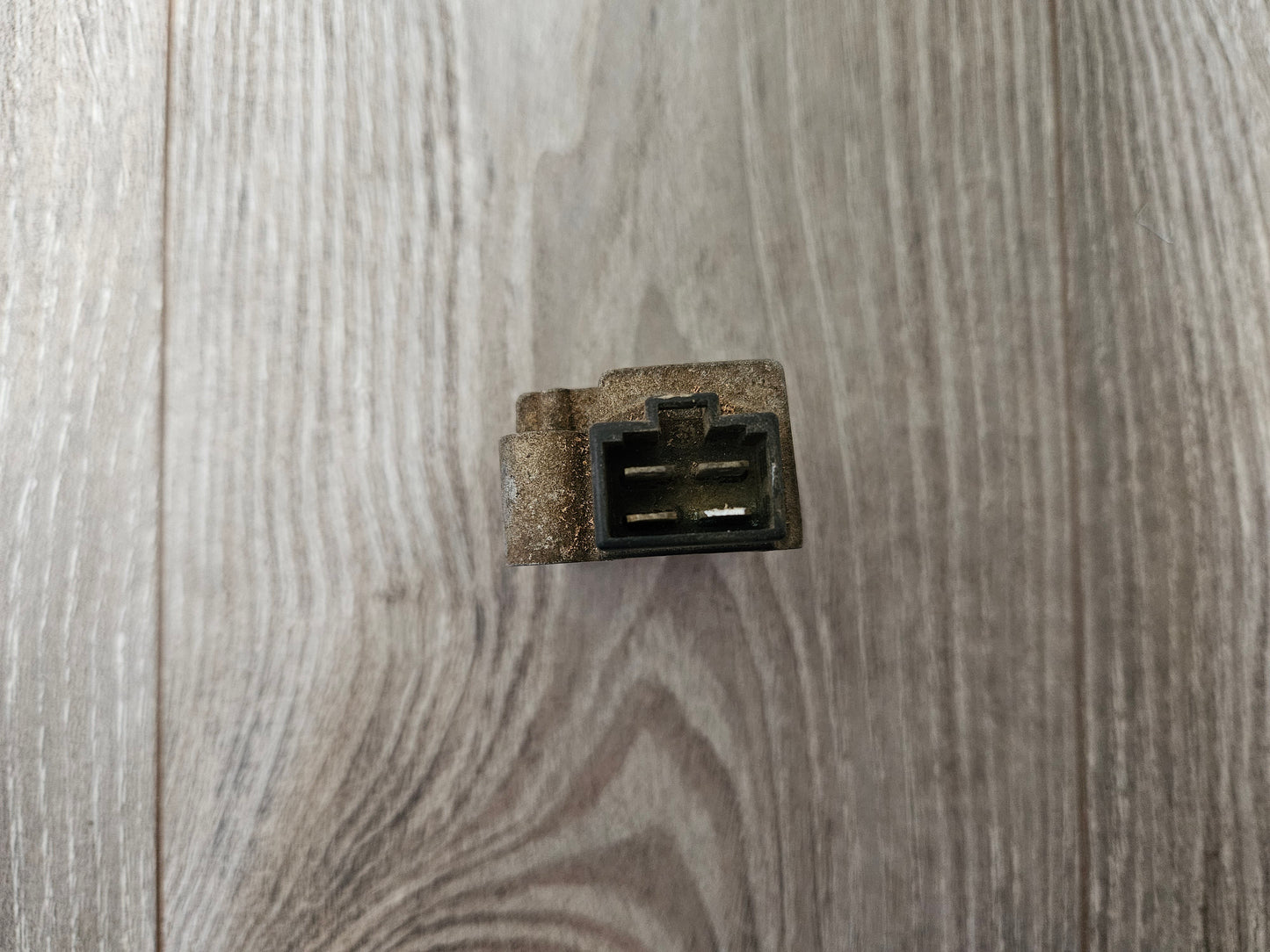 Yamaha RZV500R RZ500 Regulator / Rectifier