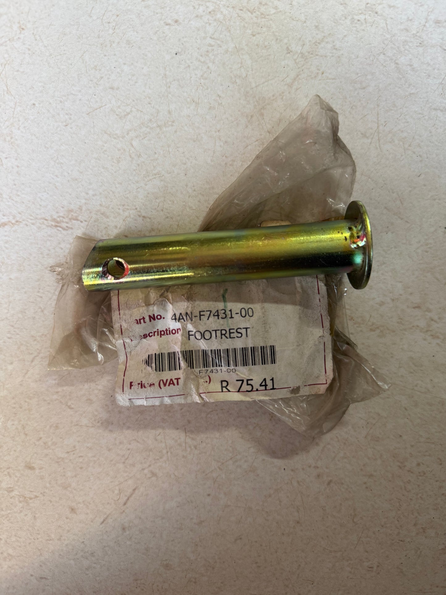 Yamaha DT200R XT600E Rear Footrest Pivot Pin