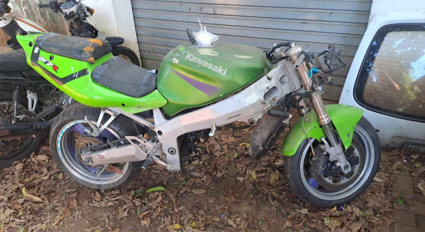 Kawasaki ZX-7R Stripping For Spares