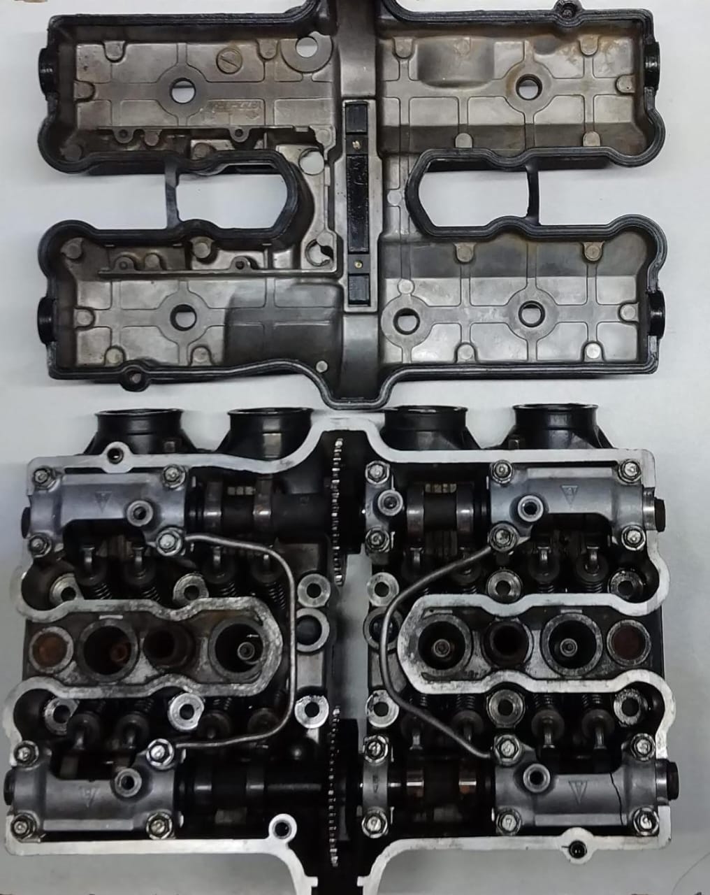 Suzuki GSX-R400 GK76 Head with Tappet Cover