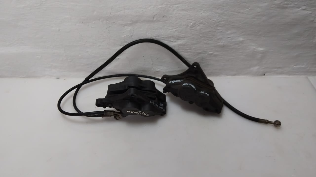 Triumph Sprint ST 1050 Front Caliper Set