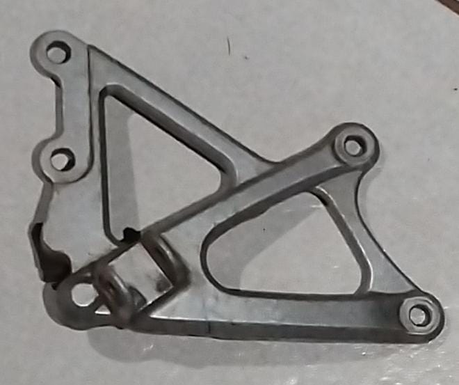 Yamaha YZF-R1 YZFR1 R1 Front Right Footrest Bracket