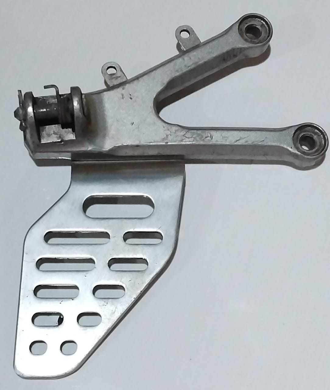 Yamaha YZF-R6 YZFR6 R6 Left Footrest Bracket