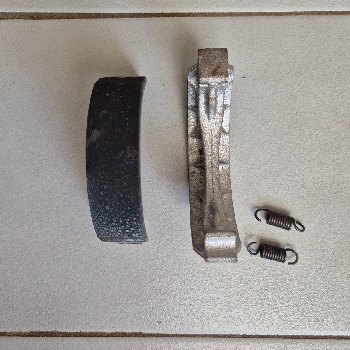 Aprilia SR50 Amico/Gulliver/Rally/Sonic/Scarabeo 50 Brake Shoes And Springs