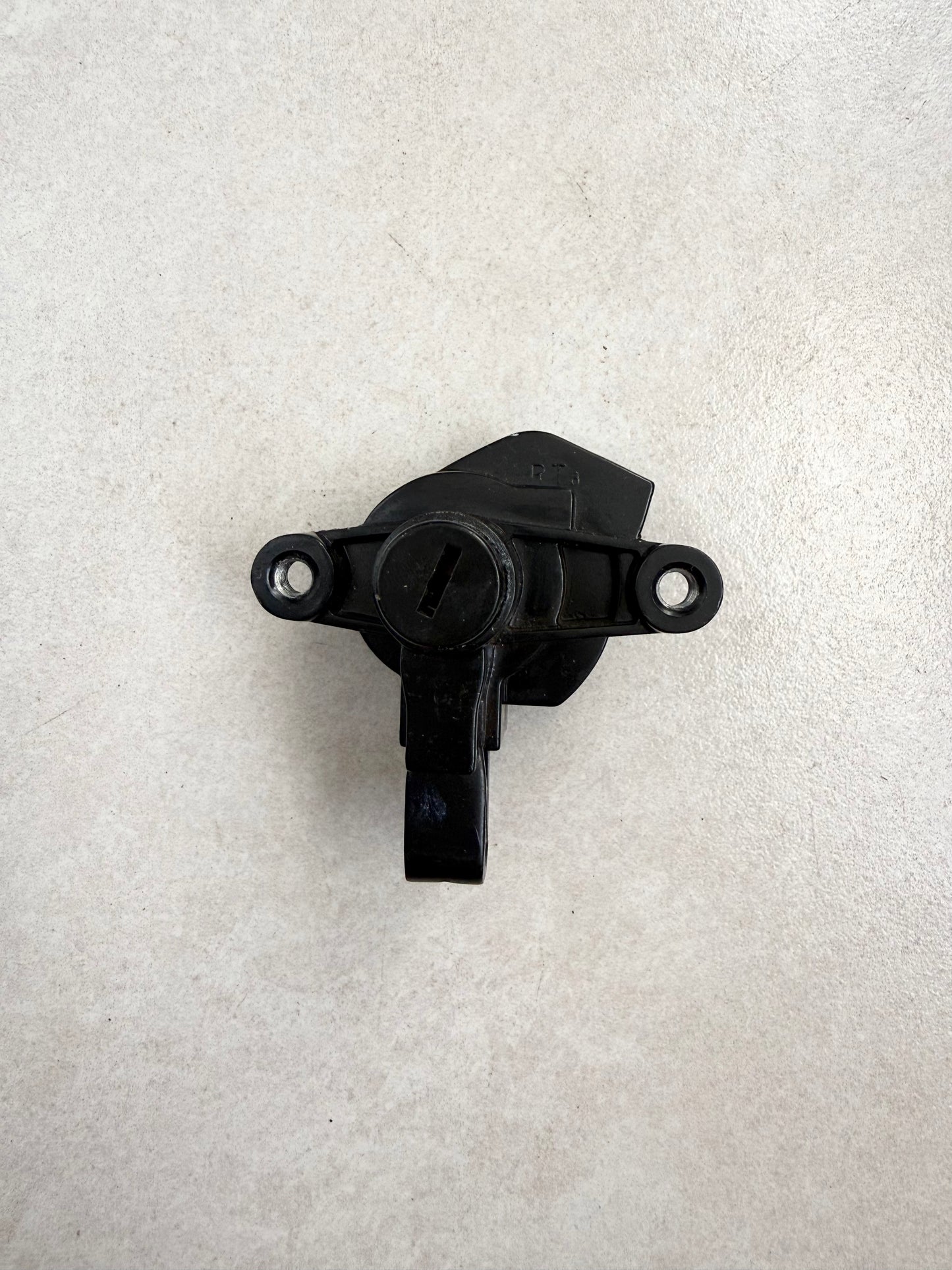 Yamaha YZF600R/750R/1000R XJ600S FJR1300 FZS/FZR600 FZ1 TRX850 TDM900 XJR400/1200/1300 XT660X Seat Lock