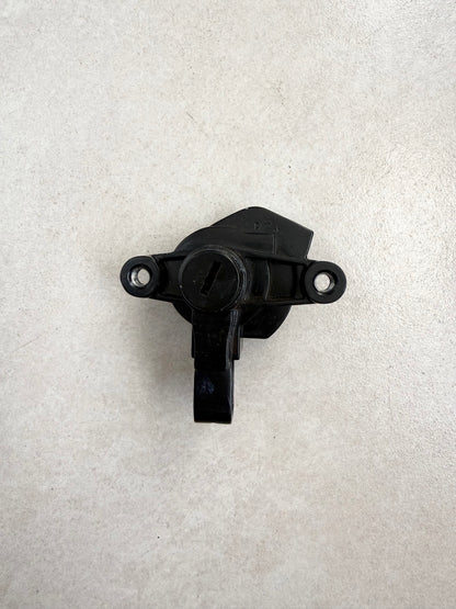 Yamaha YZF600R/750R/1000R XJ600S FJR1300 FZS/FZR600 FZ1 TRX850 TDM900 XJR400/1200/1300 XT660X Seat Lock