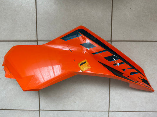KTM 125 Duke Right Tank Side Panel