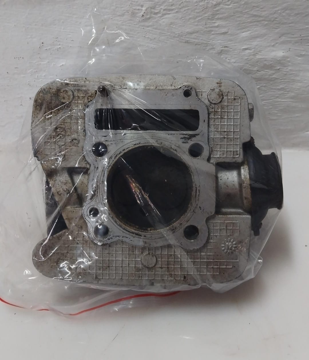 Suzuki DR200 Complete Cylinder Head