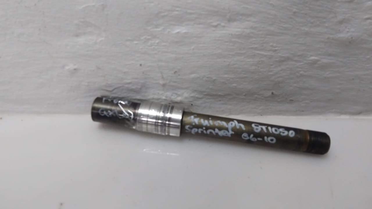 Triumph Sprint ST 1050 Front Axle