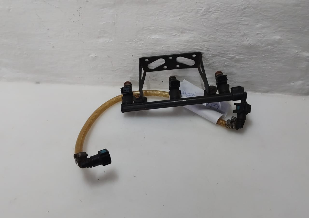 Triumph Sprint ST 1050 Fuel Rail and Injectors