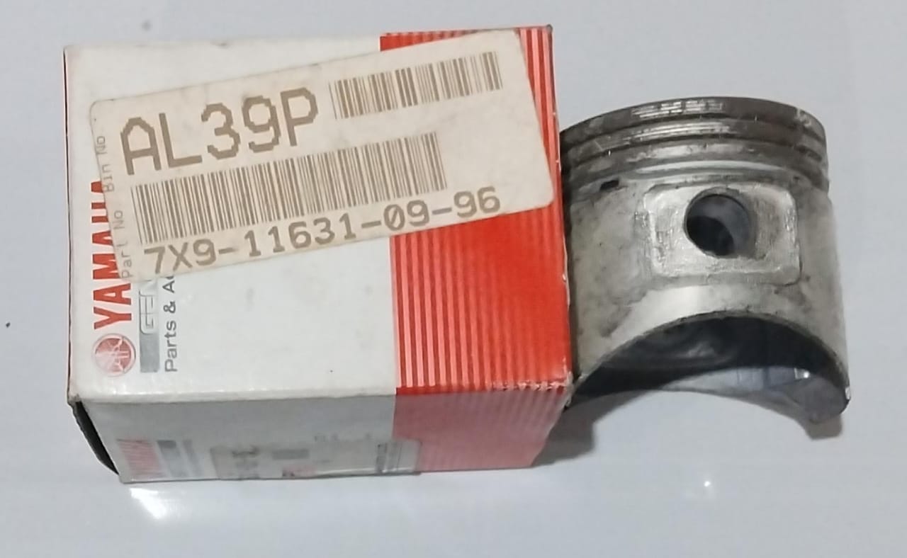 Yamaha EF600 Piston