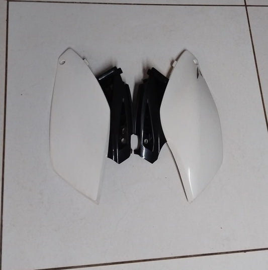 Yamaha YZ250 YZ 250 Left and Right Side Covers