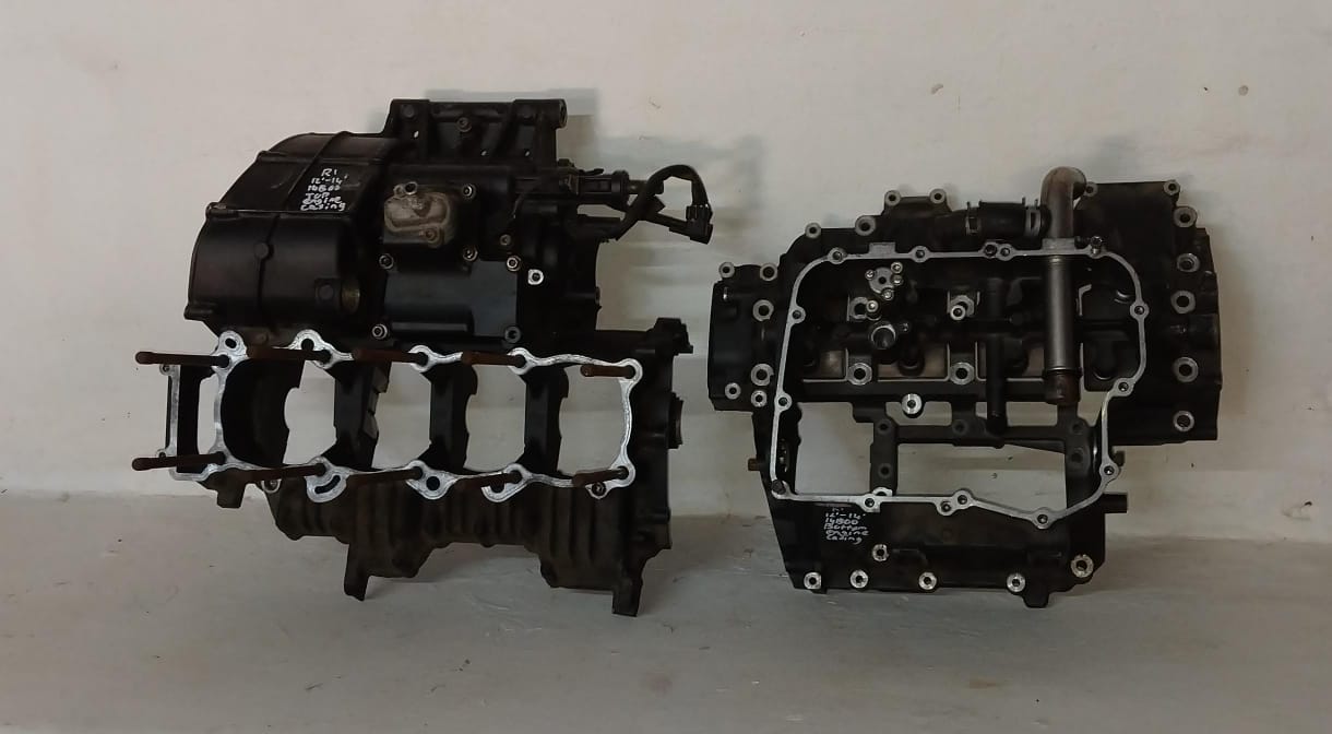 Yamaha YZF-R1 YZFR1 R1 Big Bang 14B Top and Bottom Engine Casings
