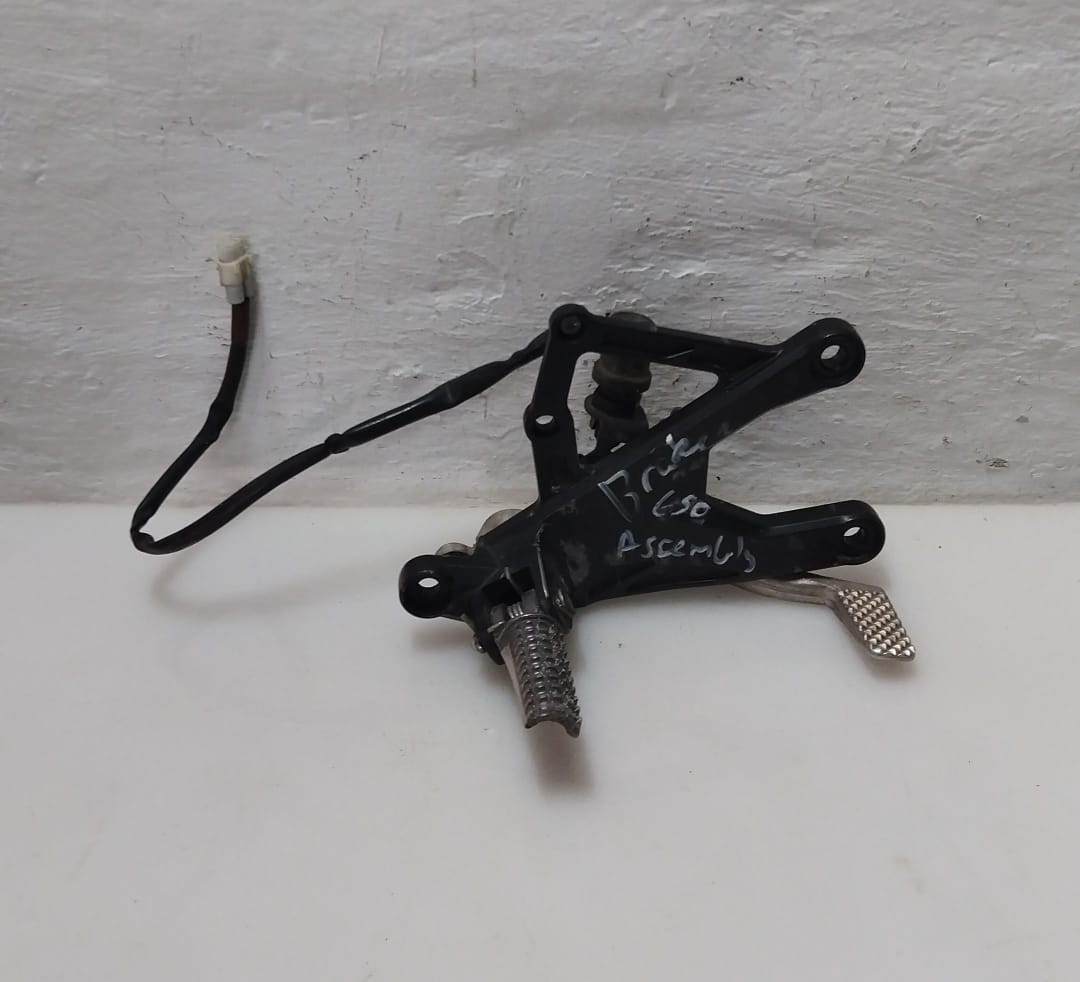 Yamaha YZF-R1 R1 Footrest Bracket and Pedal