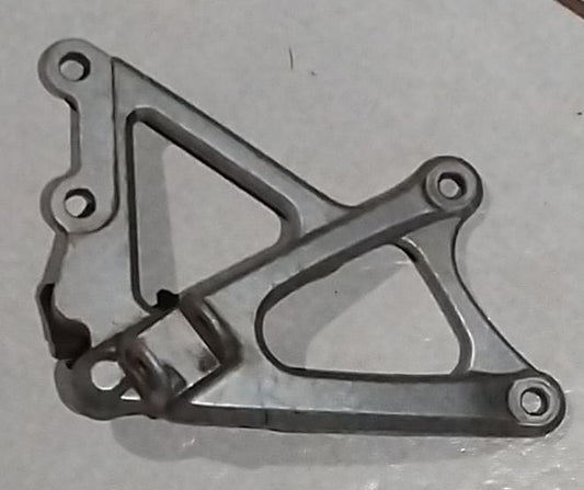 Yamaha YZF-R1 YZFR1 R1 Front Right Footrest Bracket