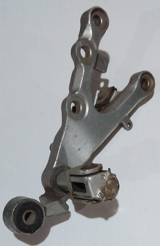 Yamaha YZF-R6 YZFR6 R6 Front Right Footrest Bracket