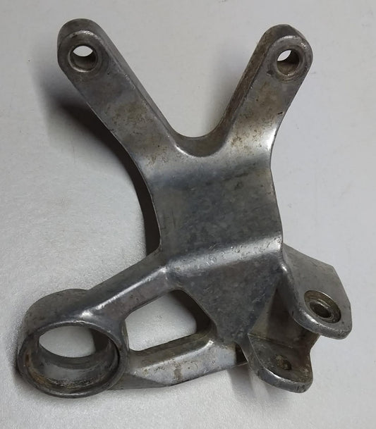 Yamaha YZF1000R YZF1000 Thunderace Right Rear Footrest Bracket