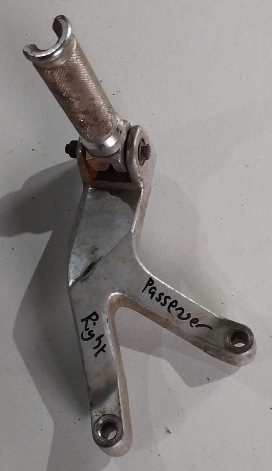 Yamaha YZF600R Thundercat 600 Rear Right Footrest Bracket