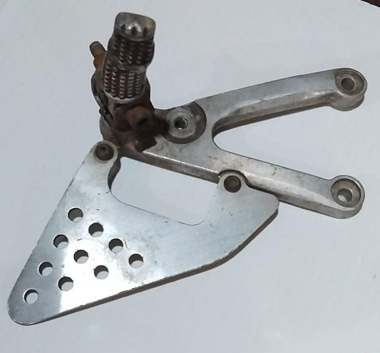 Yamaha YZF-R6 YZFR6 R6 Left Footrest Bracket
