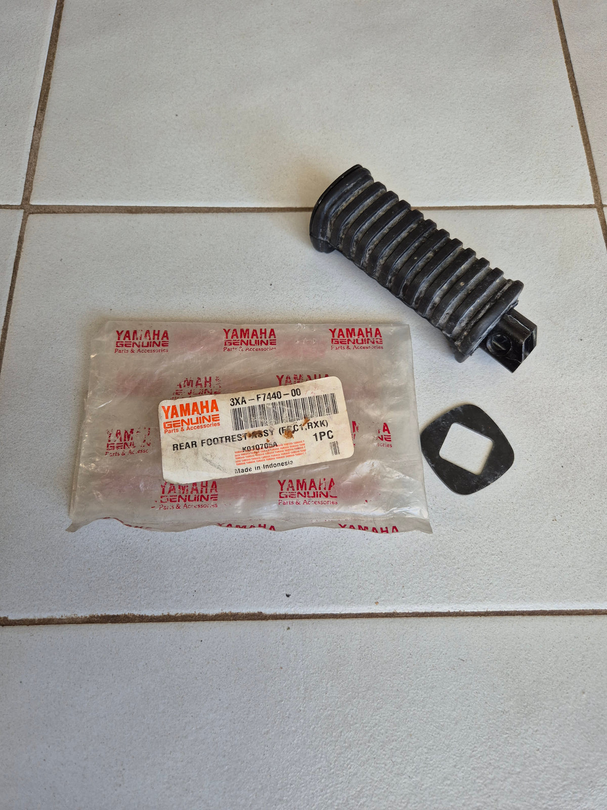 Yamaha F1-Z/R Crypton T105/E Vega T105SE RX-K/RX-King 135 Vega R Rear Right Footrest